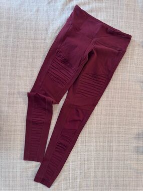 ALO Yoga Moto Leggings Burgundy Wine – Estimated Size Small – Tag Removed